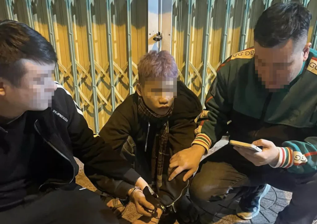 Bắt giữ đối tượng 15 tuổi bị truy nã tội giết người